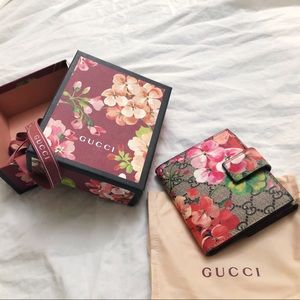 Gucci Bloom French Flap Wallet [Authentic]